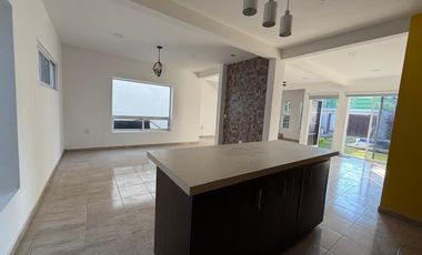 VENTA DE CASA EN JARDINES DE TLAYACAPAN