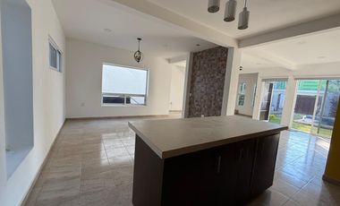 VENTA DE CASA EN JARDINES DE TLAYACAPAN