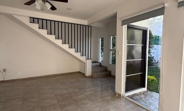 VENTA DE CASA EN JARDINES DE TLAYACAPAN