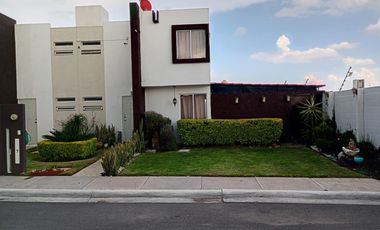 Bonita casa en venta en Real del Márques con excedente