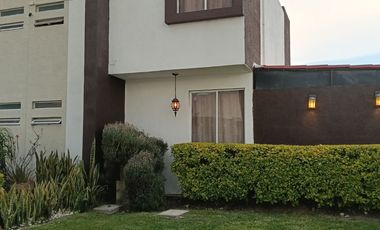 Bonita casa en venta en Real del Márques con excedente