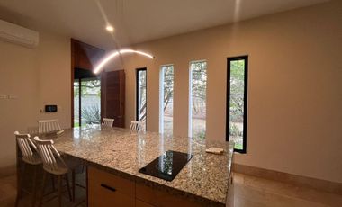 HERMOSA RESIDENCIA EN RENTA, YUCATÁN COUNTRY CLUB, ACCESO A LAGO