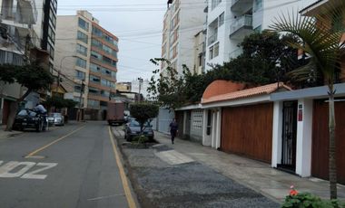 VENDO TERRENO 80M2. CON LICENCIA DE CONSTRUCCION, URB. LOS SAUCES SURQUILLO