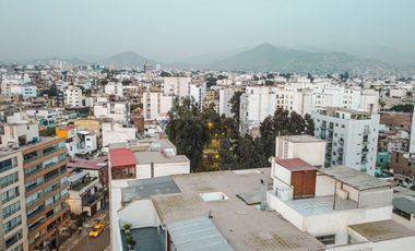 VENDO TERRENO 80M2. CON LICENCIA DE CONSTRUCCION, URB. LOS SAUCES SURQUILLO
