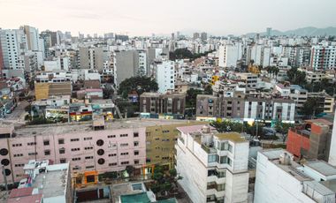 VENDO TERRENO 80M2. CON LICENCIA DE CONSTRUCCION, URB. LOS SAUCES SURQUILLO