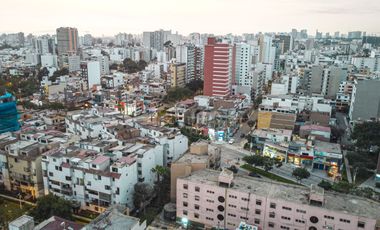VENDO TERRENO 80M2. CON LICENCIA DE CONSTRUCCION, URB. LOS SAUCES SURQUILLO