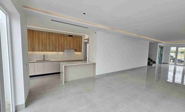 Casa de estreno en alquiler o venta en Urb. Aires Norte