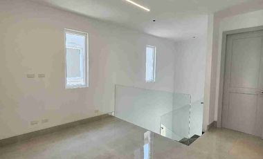 Casa de estreno en alquiler o venta en Urb. Aires Norte
