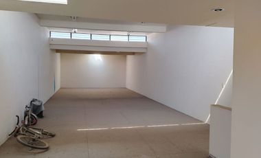 RENTO BODEGA CON OFICINAS EN 1ER PISO, COLONIA LA MODERNA, IRAPUATO, GUANAJUATO