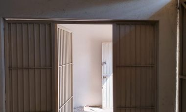 RENTO BODEGA CON OFICINAS EN 1ER PISO, COLONIA LA MODERNA, IRAPUATO, GUANAJUATO
