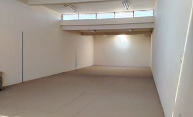 RENTO BODEGA CON OFICINAS EN 1ER PISO, COLONIA LA MODERNA, IRAPUATO, GUANAJUATO