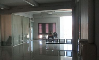 JUAL CEPAT KANTOR 3 LANTAI DI JL AFANDI CATURTUNGGAL