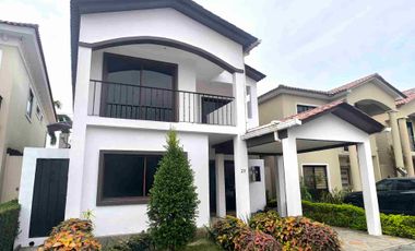 En venta casa Amplia y Moderna Casa de 5 dormitorios. Ciudad Celeste, Samborondon