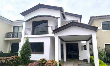En venta casa Amplia y Moderna Casa de 5 dormitorios. Ciudad Celeste, Samborondon