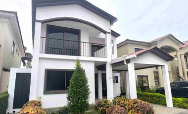 En venta casa Amplia y Moderna Casa de 5 dormitorios. Ciudad Celeste, Samborondon