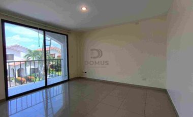En venta casa Amplia y Moderna Casa de 5 dormitorios. Ciudad Celeste, Samborondon
