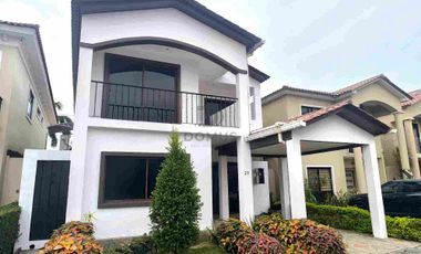 En venta casa Amplia y Moderna Casa de 5 dormitorios. Ciudad Celeste, Samborondon
