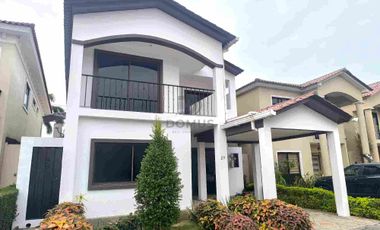 En venta casa Amplia y Moderna Casa de 5 dormitorios. Ciudad Celeste, Samborondon