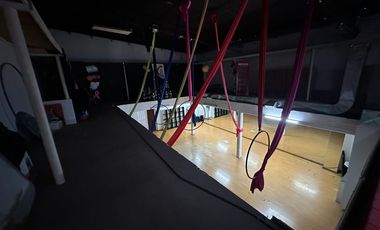 Galpon comercial sobre importante avenida en venta