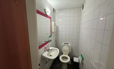 Galpon comercial sobre importante avenida en venta