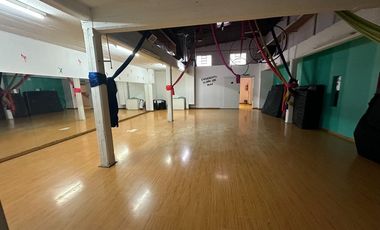 Galpon comercial sobre importante avenida en venta