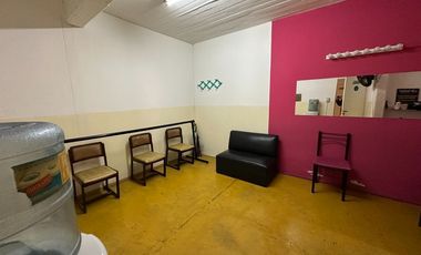 Galpon comercial sobre importante avenida en venta