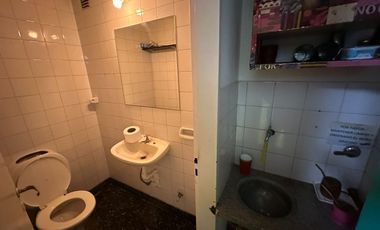 Galpon comercial sobre importante avenida en venta