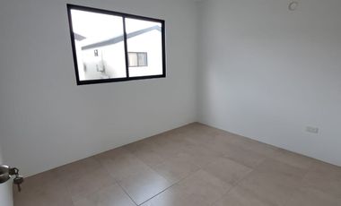 En venta casa de 3 dormitorios en urb.Los Prados.
