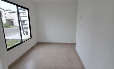 En venta casa de 3 dormitorios en urb.Los Prados.