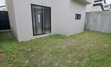 En venta casa de 3 dormitorios en urb.Los Prados.