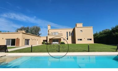 IMPORTANTE CASA EN VENTA SANTA IRENE COMARCAS DE LUJÁN