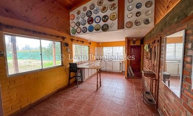 Leon Propiedades vende parcela con 2 casas en Maria pinto, Curacaví.