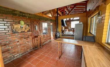 Leon Propiedades vende parcela con 2 casas en Maria pinto, Curacaví.