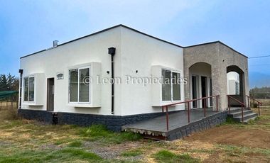 Leon Propiedades vende parcela con 2 casas en Maria pinto, Curacaví.