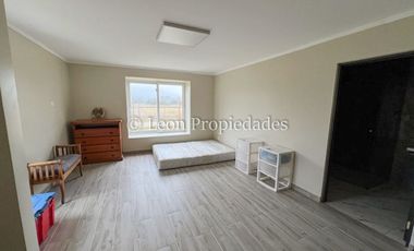 Leon Propiedades vende parcela con 2 casas en Maria pinto, Curacaví.