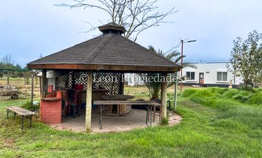 Leon Propiedades vende parcela con 2 casas en Maria pinto, Curacaví.