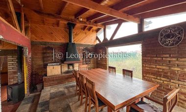 Leon Propiedades vende parcela con 2 casas en Maria pinto, Curacaví.