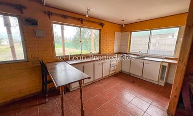 Leon Propiedades vende parcela con 2 casas en Maria pinto, Curacaví.