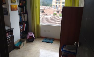 EXCELENTE APARTAMENTO VENDO