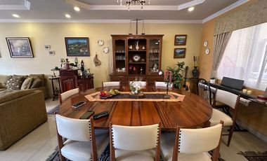 En Venta Casa de 5 dormitorios el sector de Narancay - Cuenca