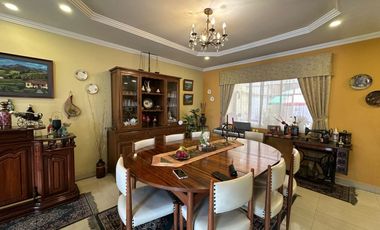 En Venta Casa de 5 dormitorios el sector de Narancay - Cuenca