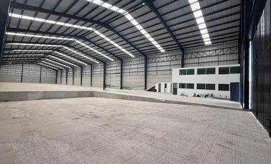 Nave 3000 M2 Parque Industrial con Vigilancia atrás de VW. Tres Andénes