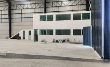 Nave 3000 M2 Parque Industrial con Vigilancia atrás de VW. Tres Andénes