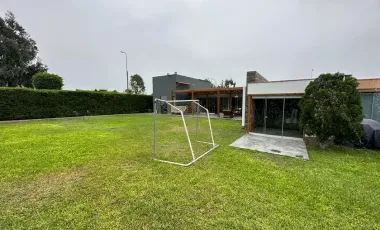 Linda y acogedora casa rodeada de jardines y bungalow con ingreso independiente 🏡💚