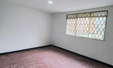 ALQUILO EXCELENTE CASA LOCAL EN BARRIO ALAMEDA EN ZONA COMERCIAL