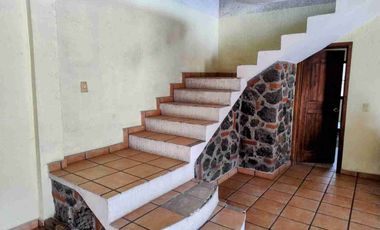 Linda casa en av. Principal (Zacatepec)