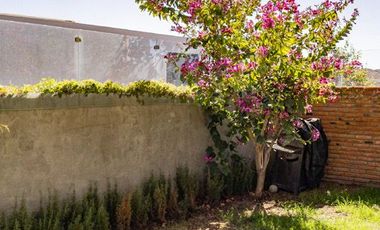 CASA EN RENTA O VENTA, ALTOZANO, EXCELENTE EQUIPAMIENTO, 3 RECAMARAS, 3.5 BAÑOS
