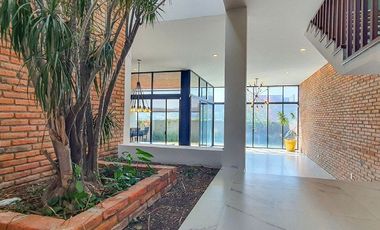 CASA EN RENTA O VENTA, ALTOZANO, EXCELENTE EQUIPAMIENTO, 3 RECAMARAS, 3.5 BAÑOS