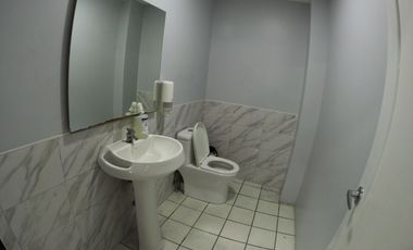 Alquiler Edificio en la 9 de Octubre - Centro de Guayaquil - Comercial - E05