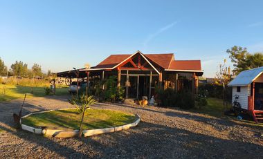 Parcela de 3000 mts2 con casa de 2 dormitorios 2 baños EN VENTA